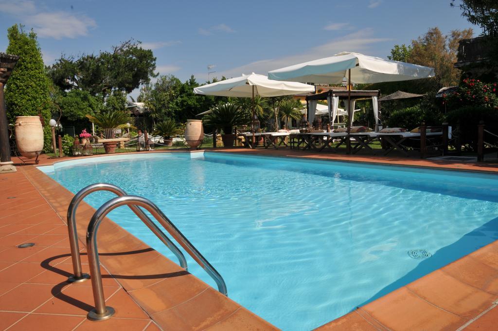 Hotel Atlantic Marina Di Carrara Exterior photo