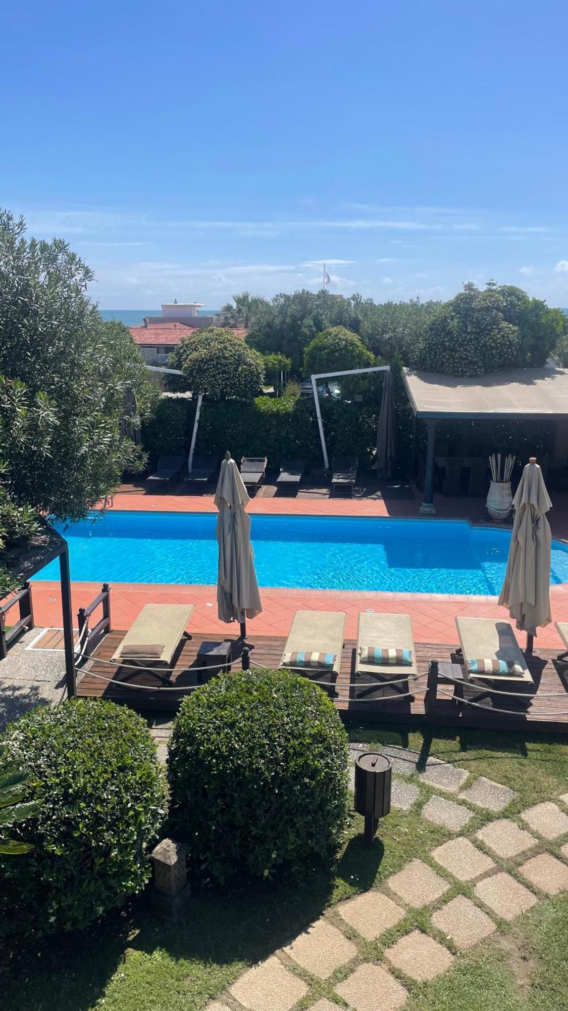 Hotel Atlantic Marina Di Carrara Exterior photo
