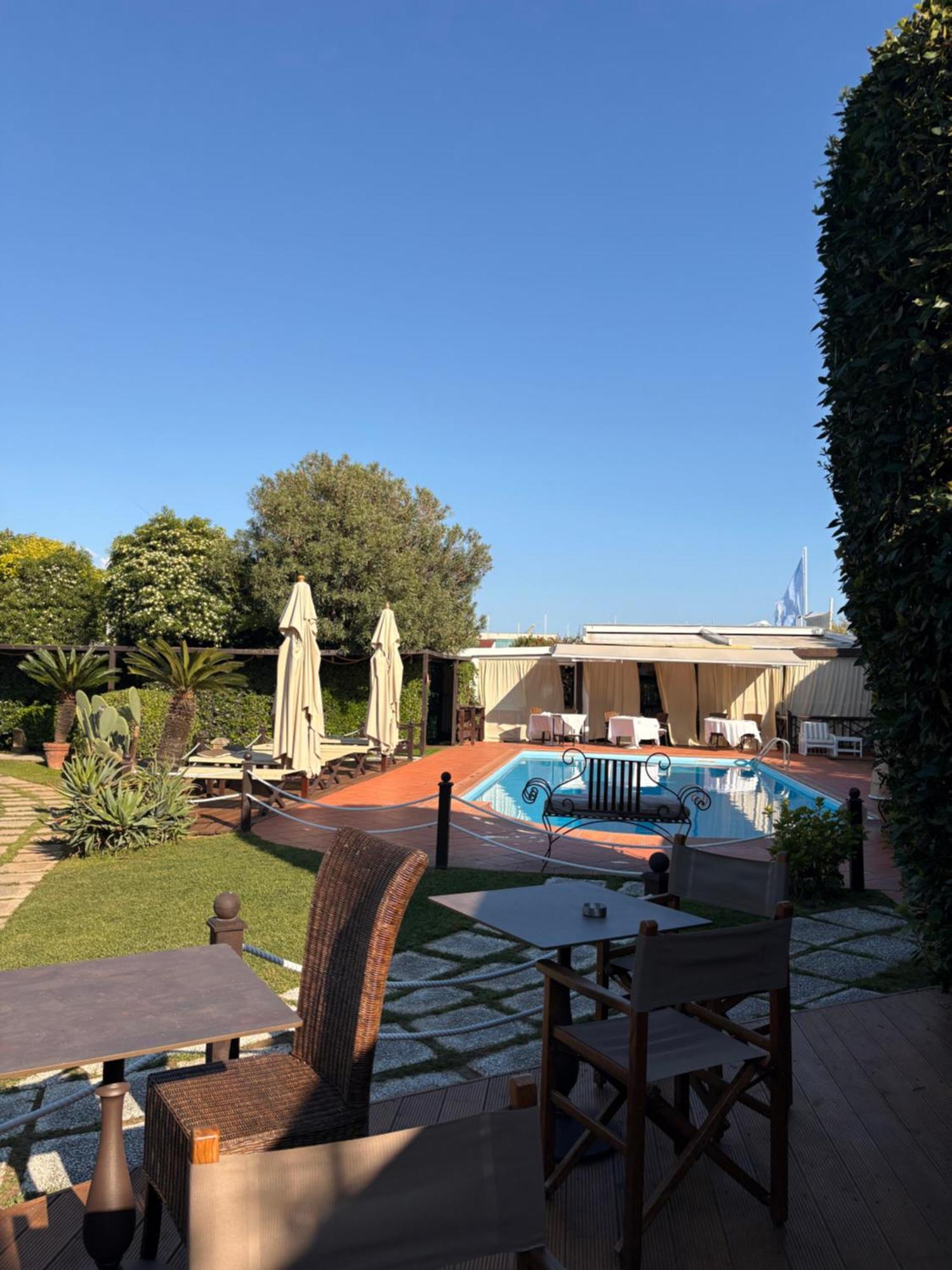 Hotel Atlantic Marina Di Carrara Exterior photo