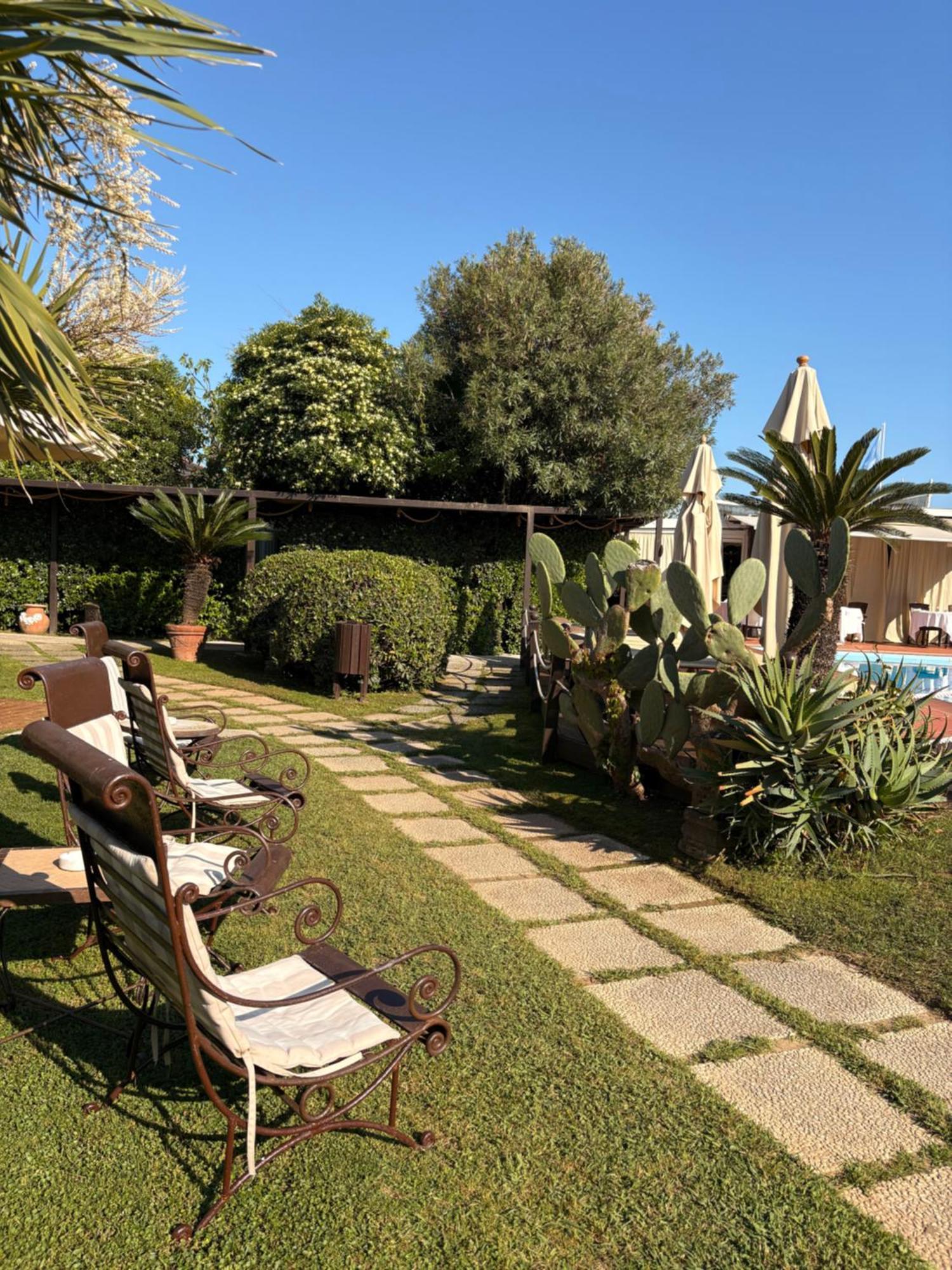 Hotel Atlantic Marina Di Carrara Exterior photo